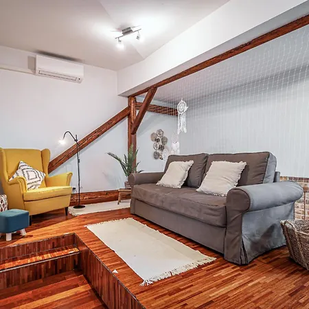 Apartamento Beautiful And Romantic Penthouse With Two Terraces Bratislava